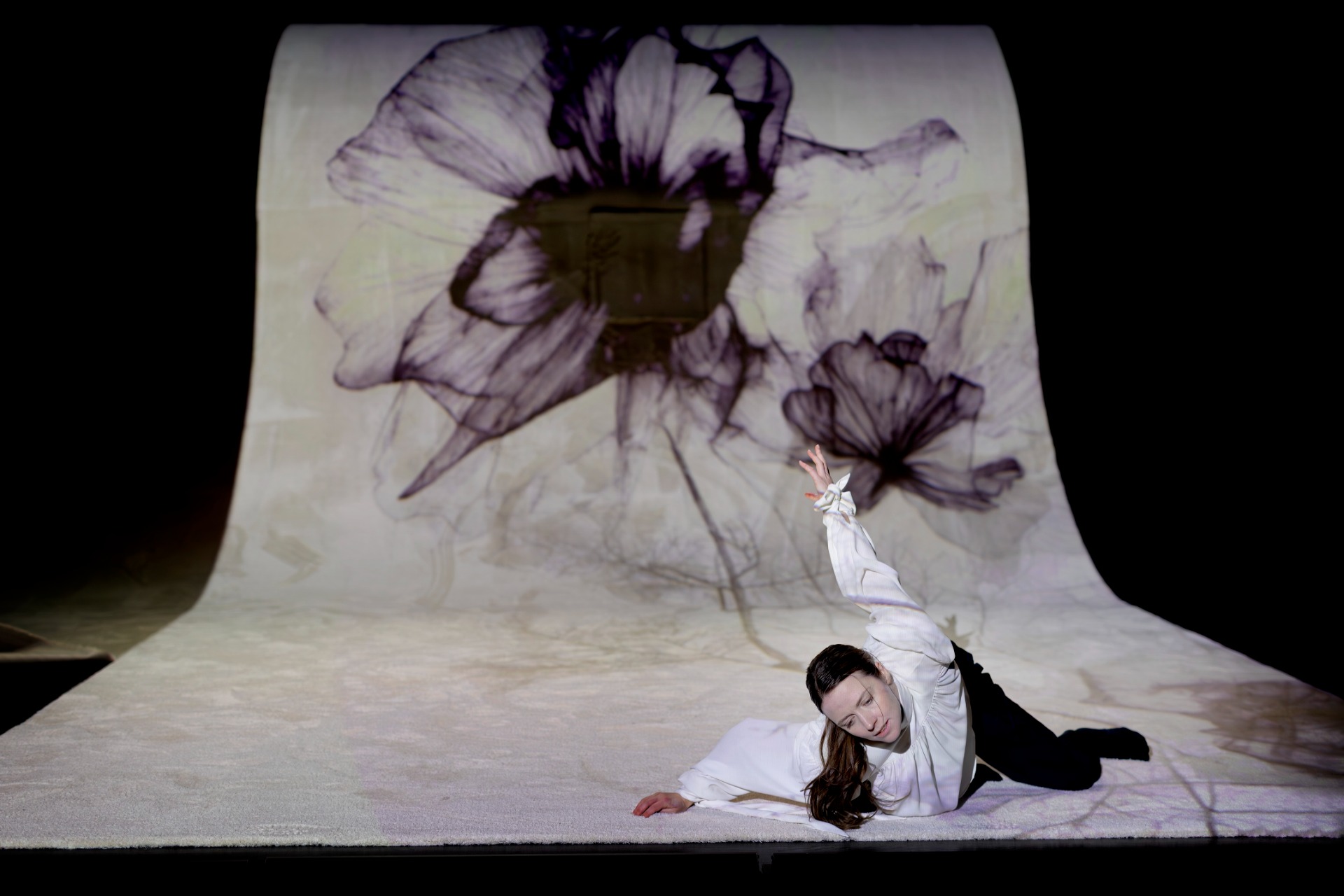 På bilden dansaren och aktören Rachel McNamee Foto: Malin Arnesson